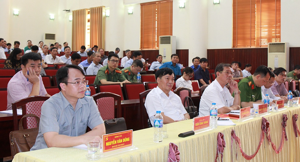 Cán bộ mặt trận cơ sở huyện Việt Yên đóng góp nhiều ý kiến cho các cơ quan tư pháp
